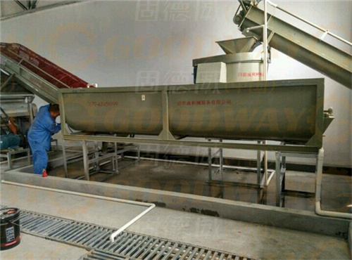 生產(chǎn)紅薯淀粉，選擇怎樣的紅薯清洗上料機(jī)？